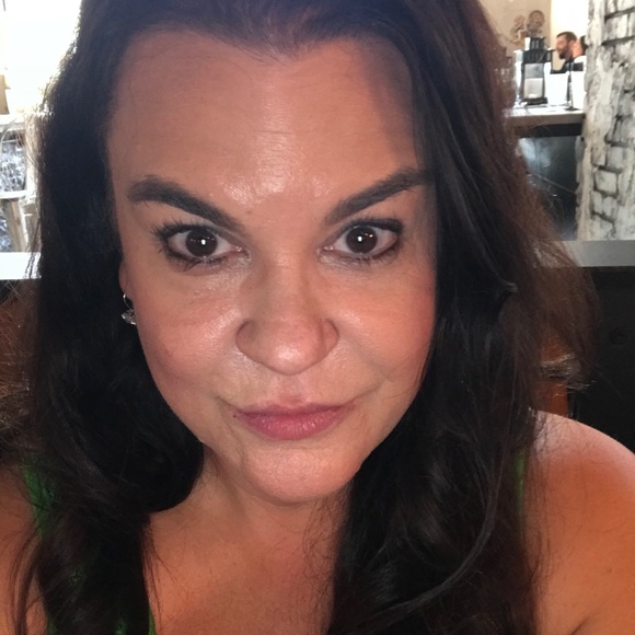 Meet your Posher, Wendy - Picture 1 of 2